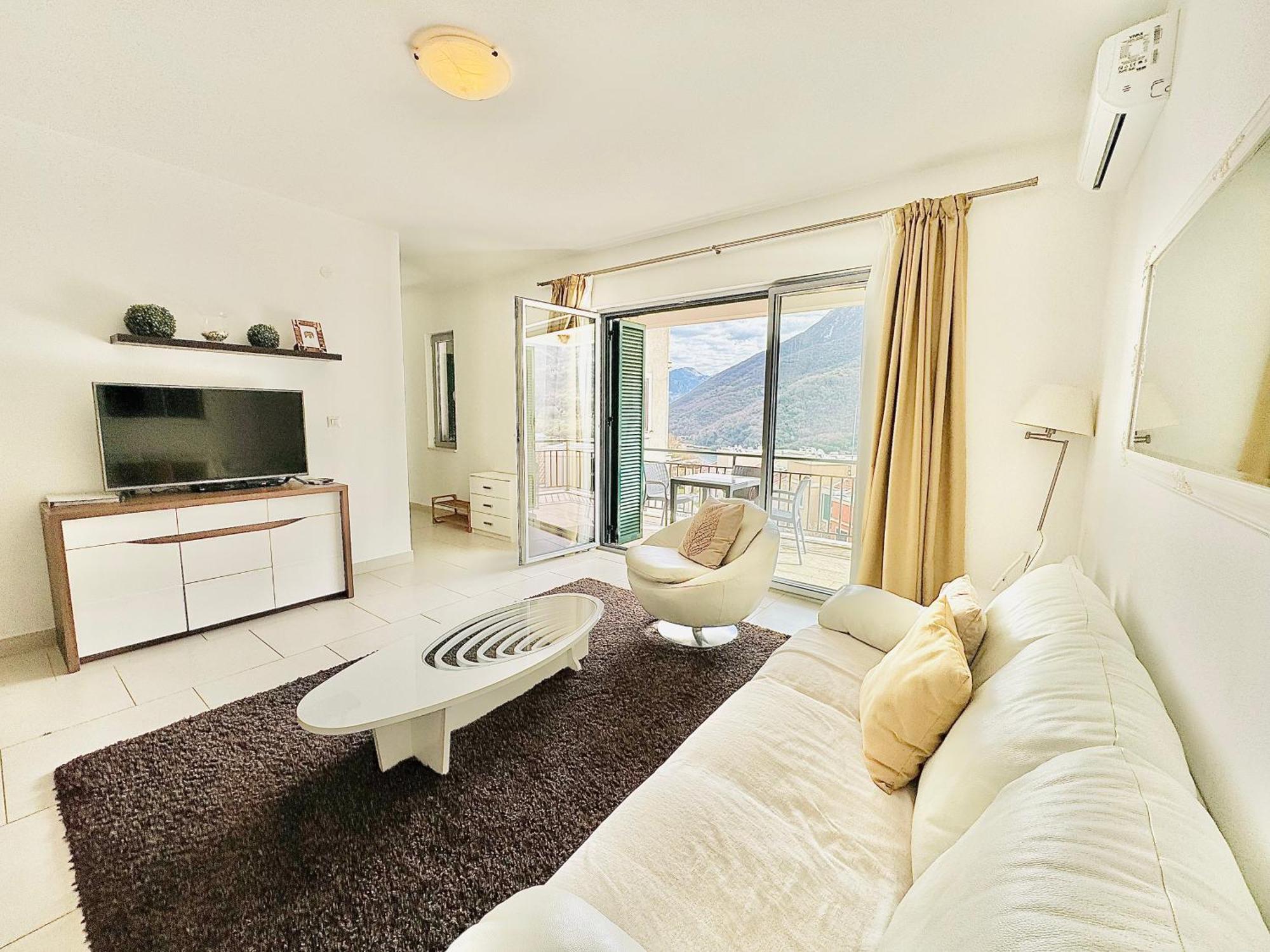 Lavender Bay Apartment C21 Donji Morinj Exteriör bild