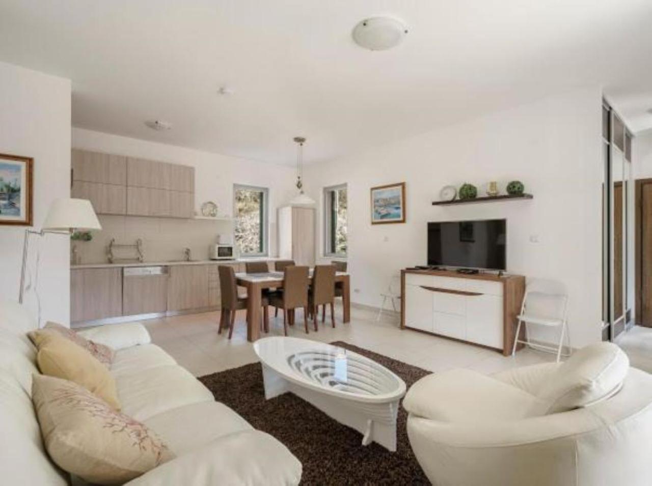 Lavender Bay Apartment C21 Donji Morinj Exteriör bild