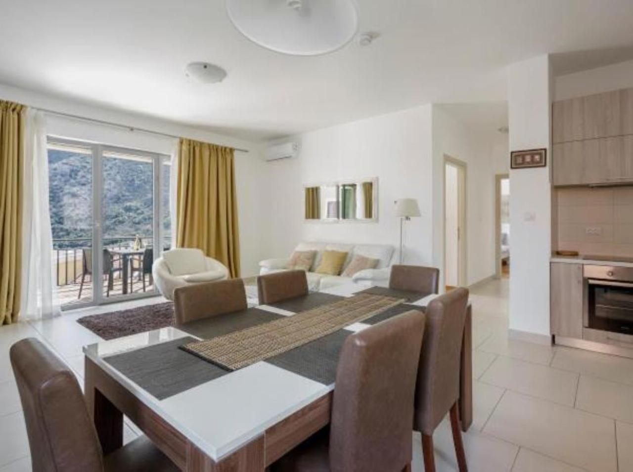 Lavender Bay Apartment C21 Donji Morinj Exteriör bild